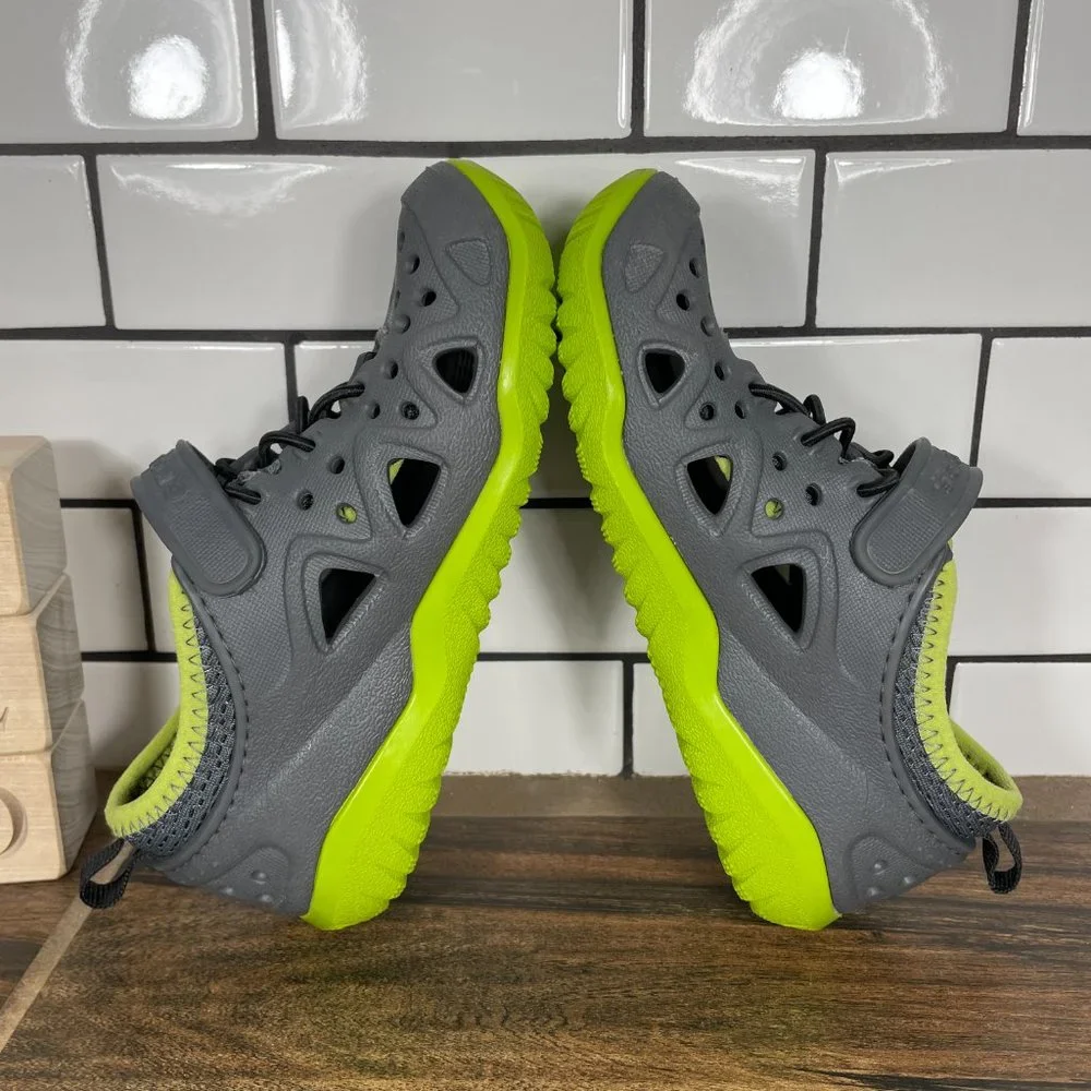 CROCS Swiftwater Play Shoe Little Girl's Size c12 Gray Green Water Sneakers